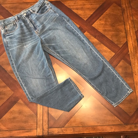 American Eagle AEO mom Jeans - Picture 1 of 9